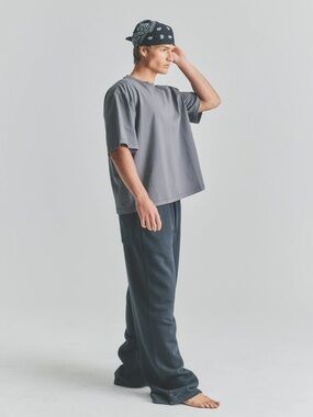 Elwood Oversized Core Tee - 'Vintage Grey Sz L Men’s
(Sep A-2)